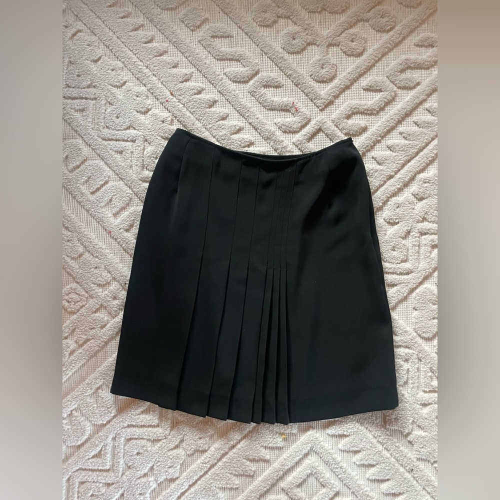 Harvé Benard Black pleated skirt